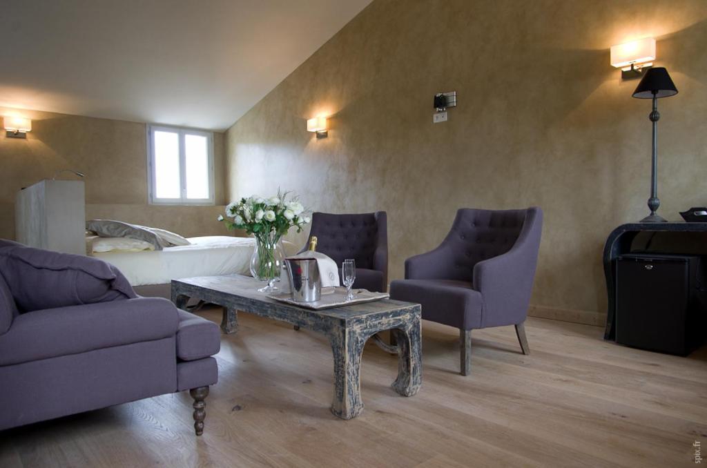 Charme & Business Hotel Lyon Limonest Kamer foto