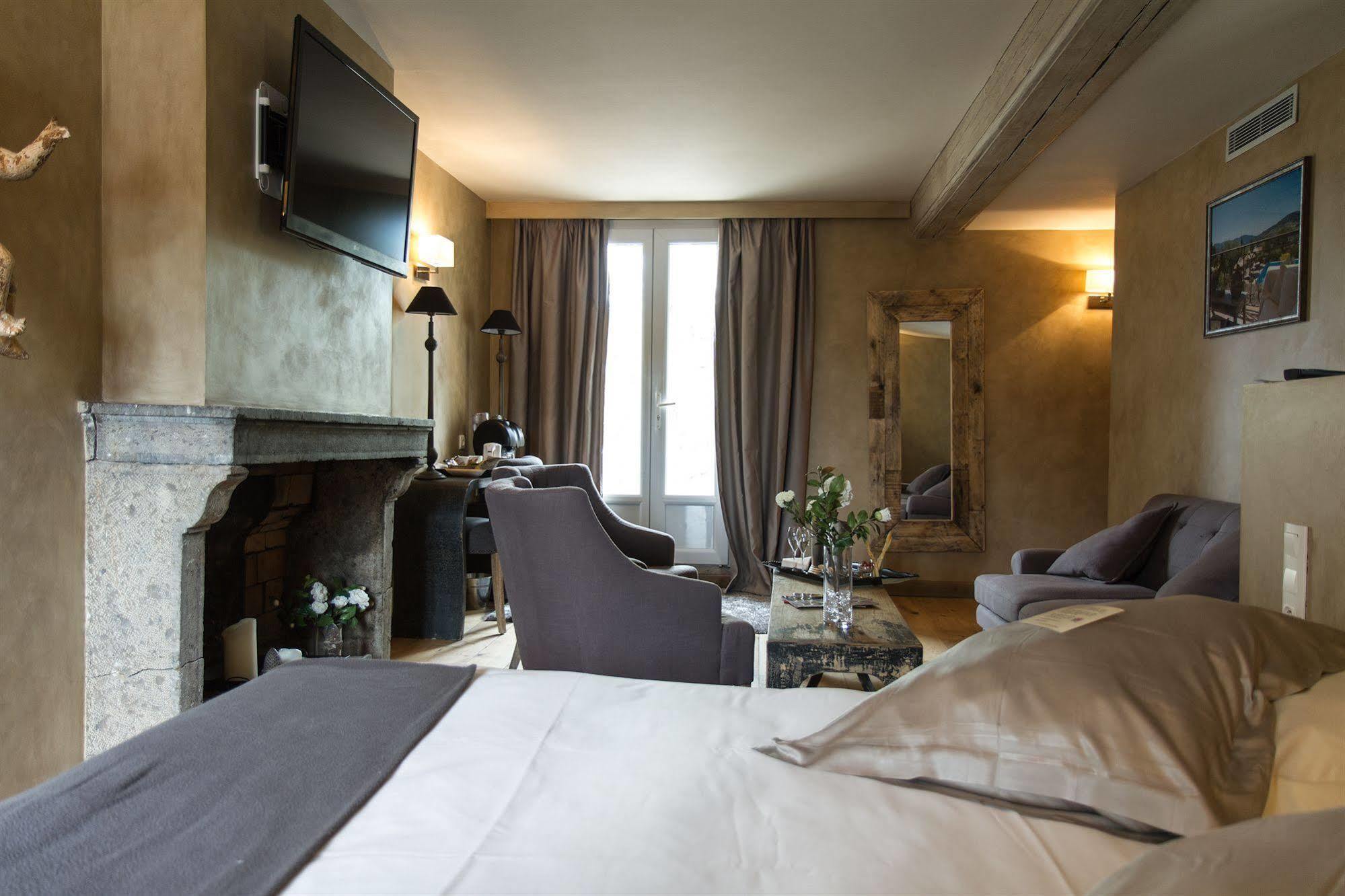 Charme & Business Hotel Lyon Limonest Buitenkant foto