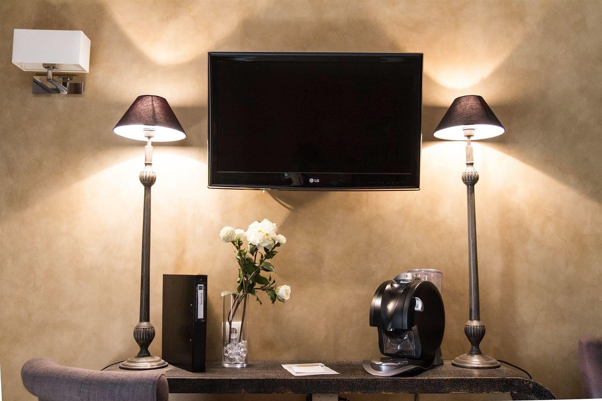 Charme & Business Hotel Lyon Limonest Buitenkant foto
