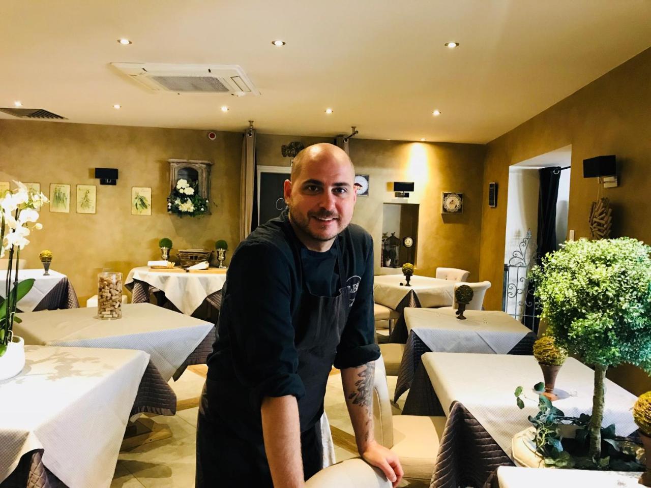 Charme & Business Hotel Lyon Limonest Buitenkant foto